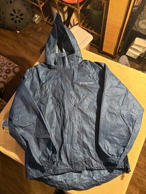 frogg toggs Blue Packable Rain Jacket with detachable hood.Adult size s/m.